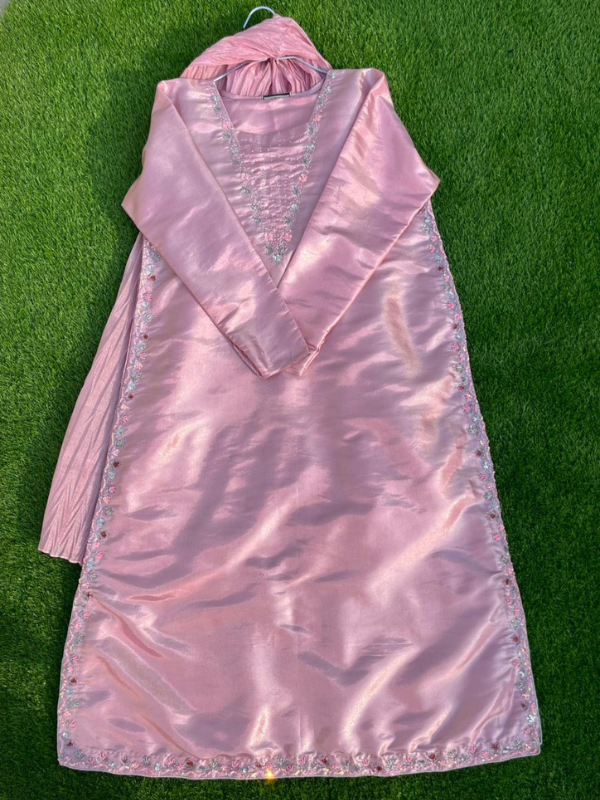 Gulabi Bahaar 3pc suit