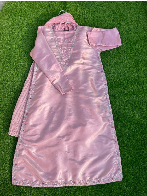 Gulabi Bahaar 3pc suit